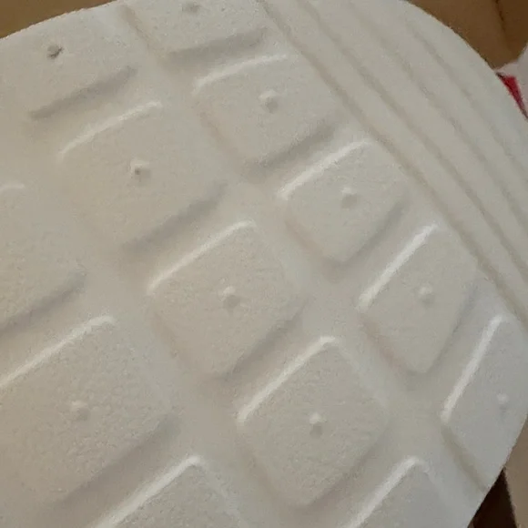 Nike Women's Tanjun White and pink  Shoes - Picture 7 of 8